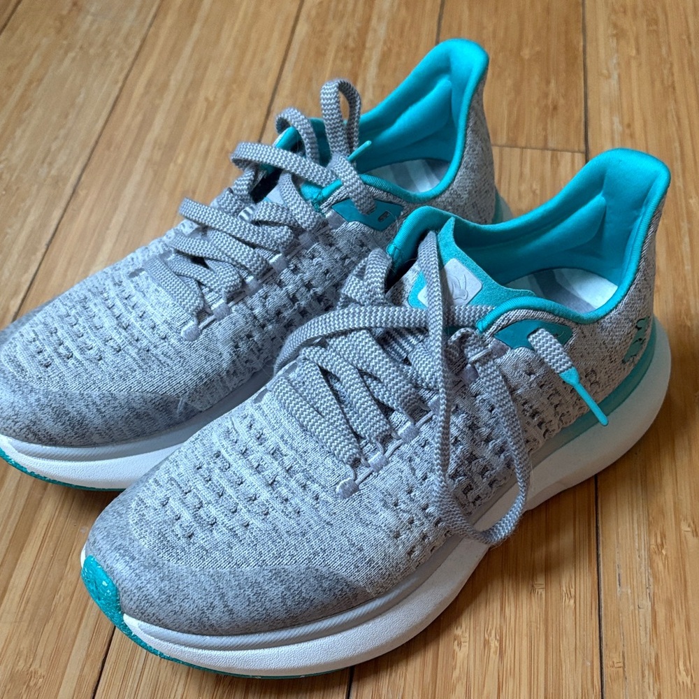 Women's Rabbit Gray Knit Running Sneakers with Teal Accents